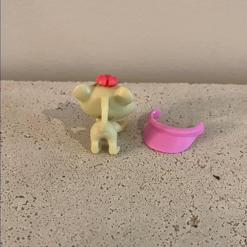 Littlest Pet Shop Cream and Pink Leopard Toy - Picture 2 of 3